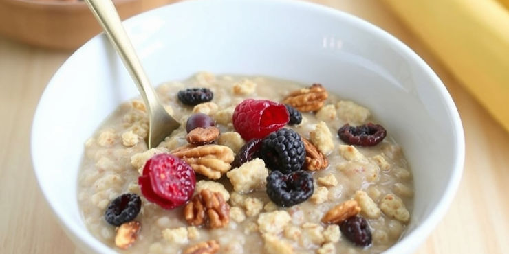 Instant Oatmeal with Nuts and Dried Fruit