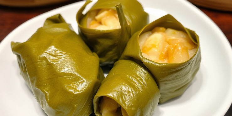 Leaf-Wrapped Steamed Food