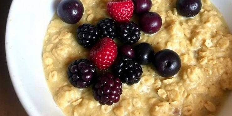 Oatmeal with Foraged Berries
